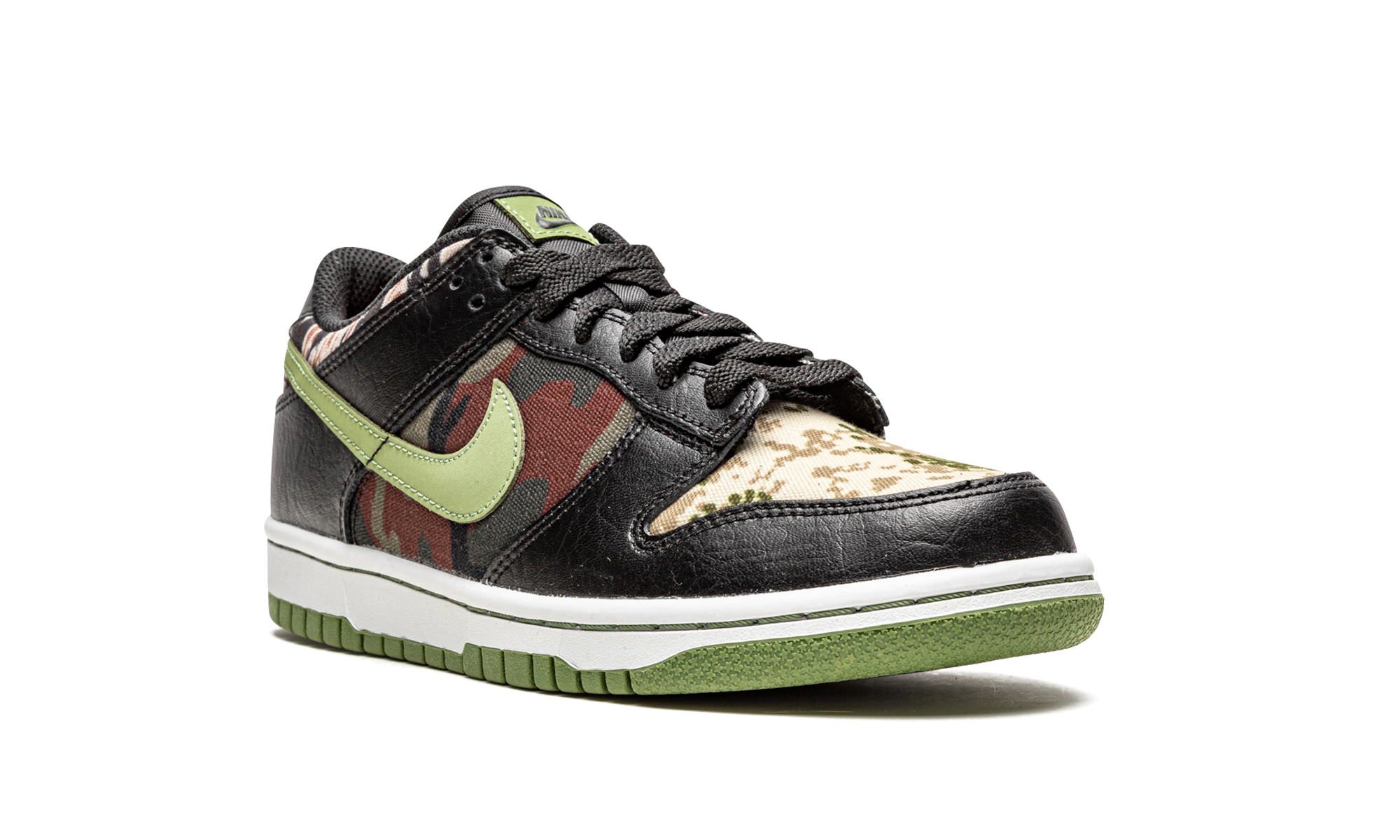 nike dunk low crazy camo gs+DB1909-001+diagnol right view