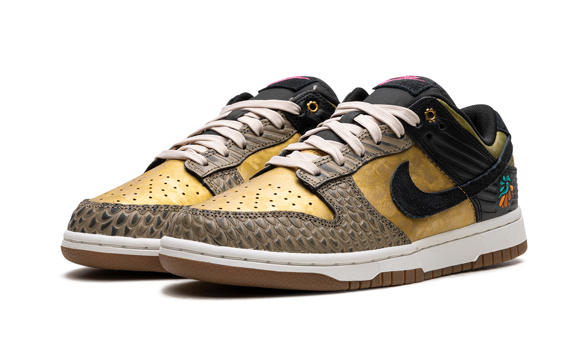 nike dunk low dia de muertos women s+FQ8148-010+diagnol left view