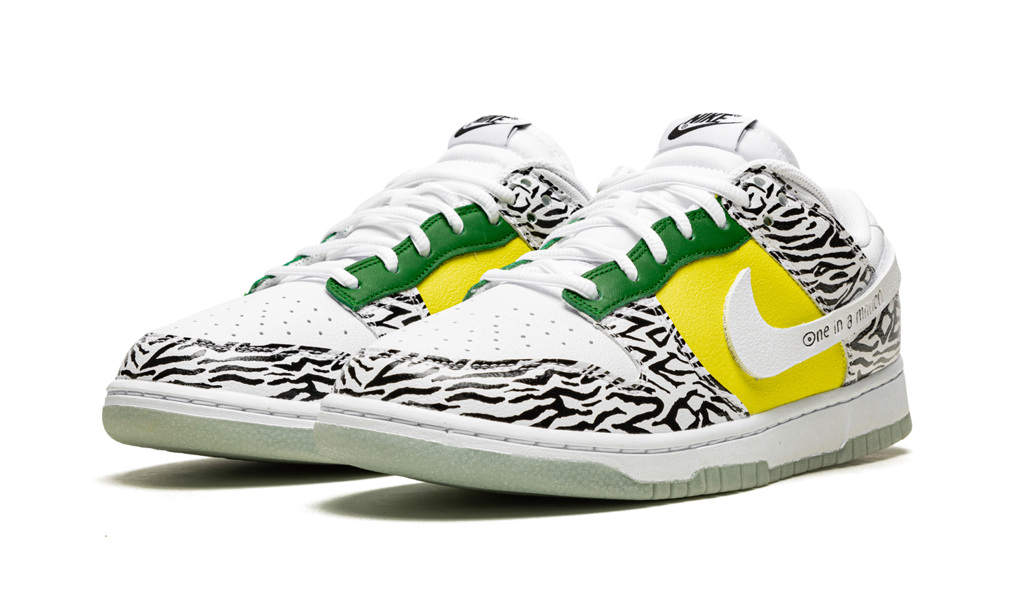nike dunk low doernbecher zoe+DR7305-100+diagnol left view