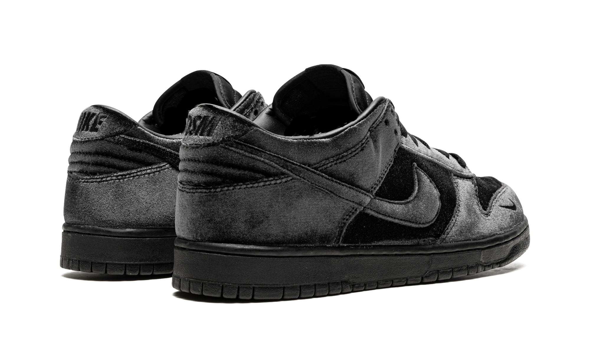 nike dunk low dover street market triple black velvet+DH2686-002+diagnol right behind view