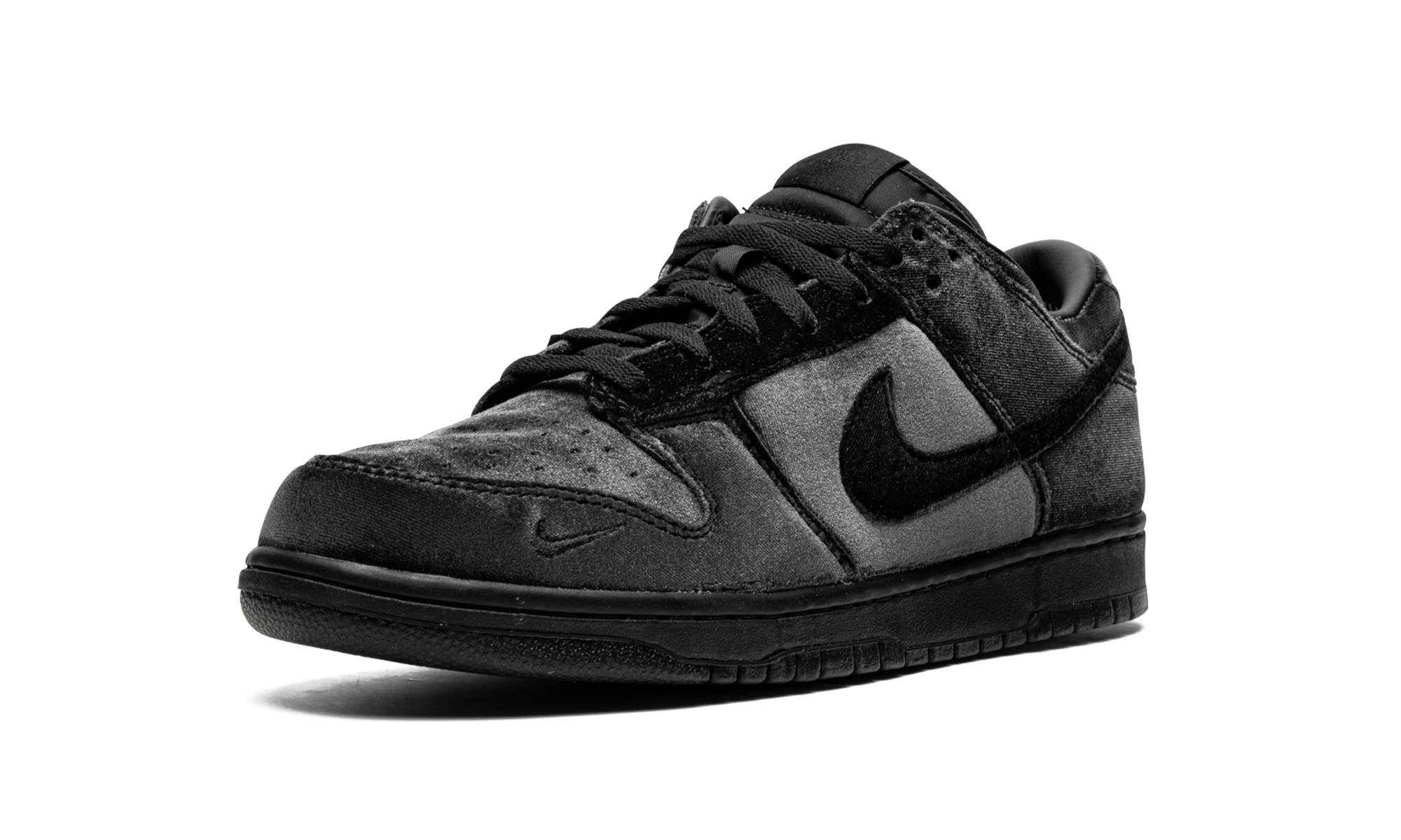 nike dunk low dover street market triple black velvet+DH2686-002+left diagnol single view
