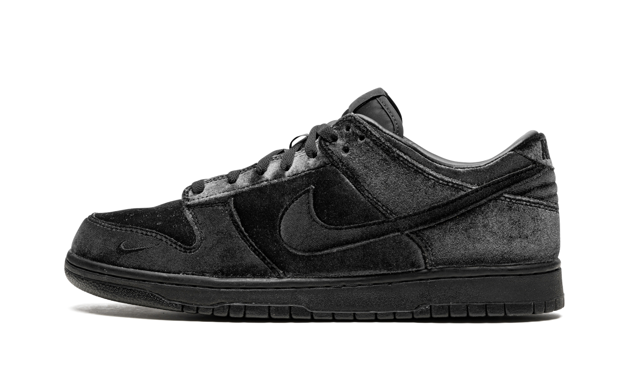 nike dunk low dover street market triple black velvet+DH2686-002+diagnol right view 1