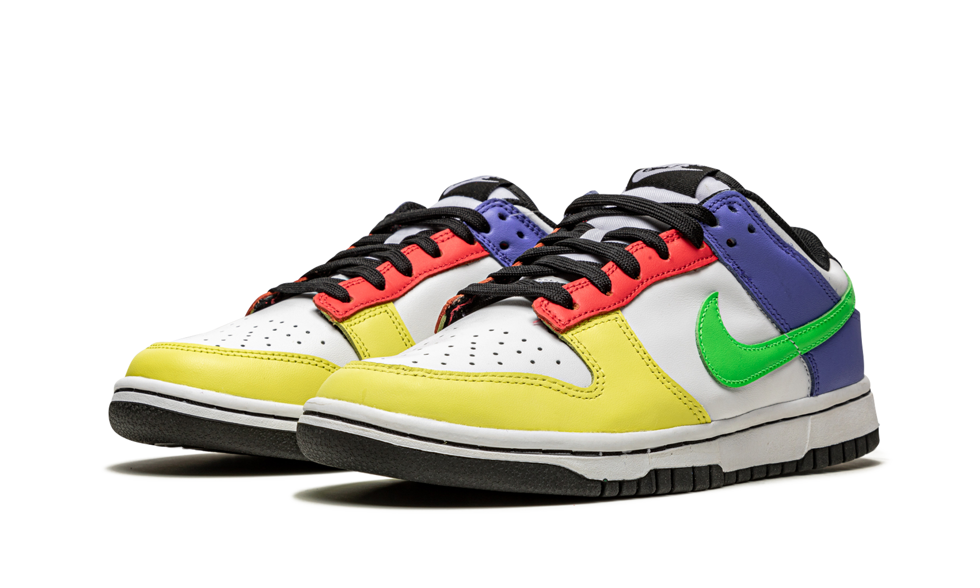 nike dunk low green strike women s+DD1503-106+diagnol left view