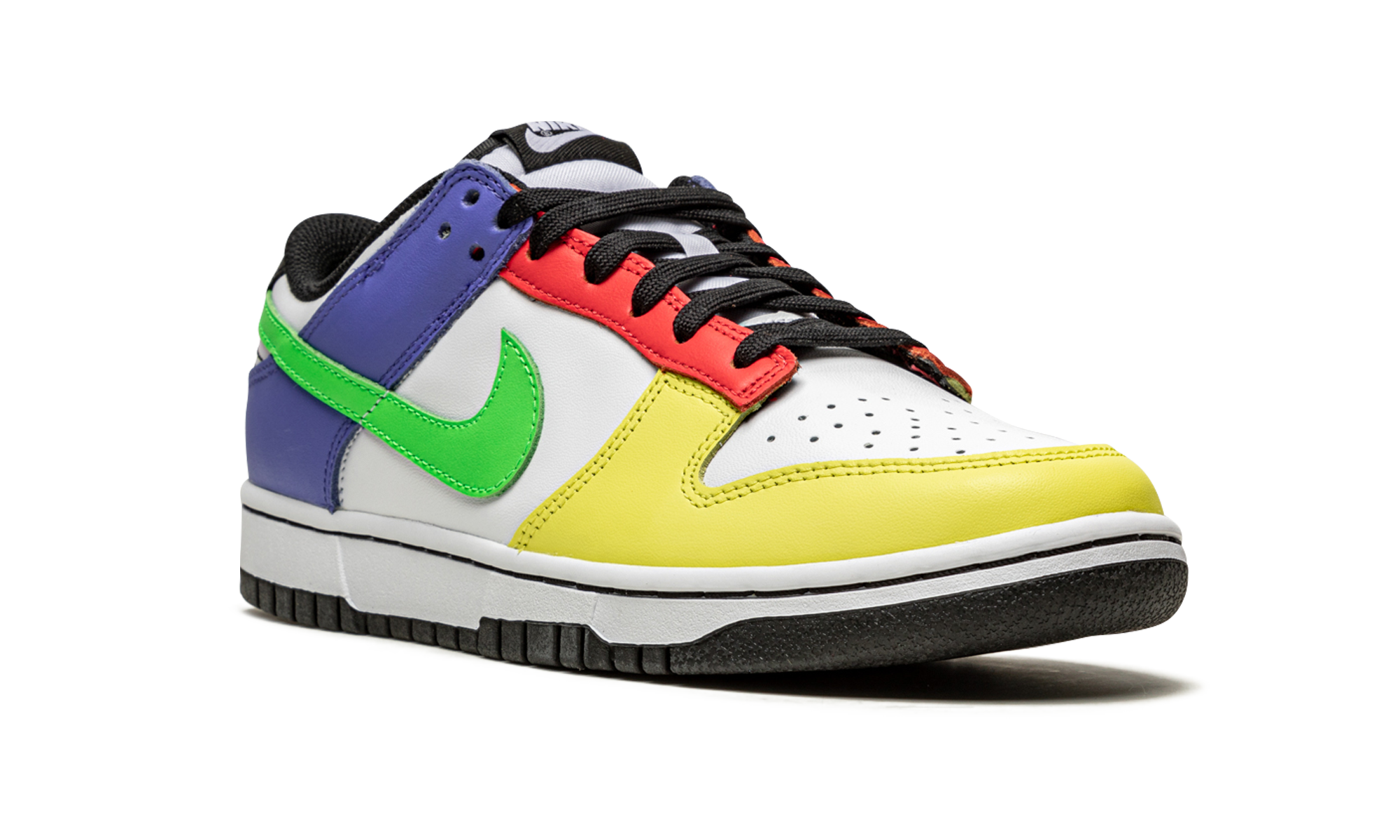 nike dunk low green strike women s+DD1503-106+diagnol right view