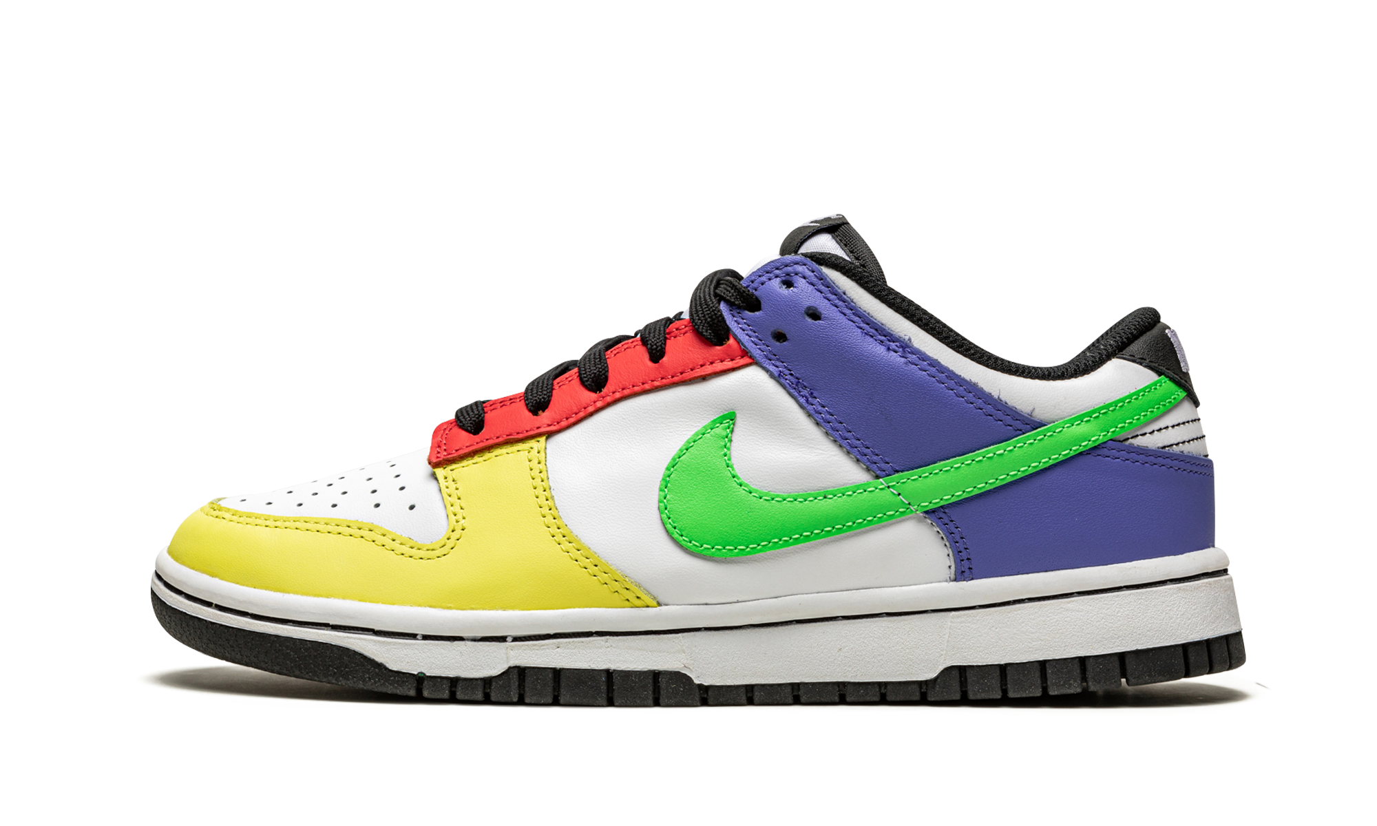 nike dunk low green strike women s+DD1503-106+diagnol right view 1