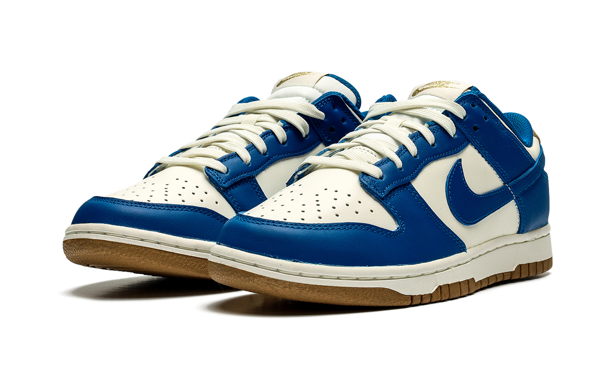 nike dunk low kansas city royals women s+FB7173-141+diagnol left view