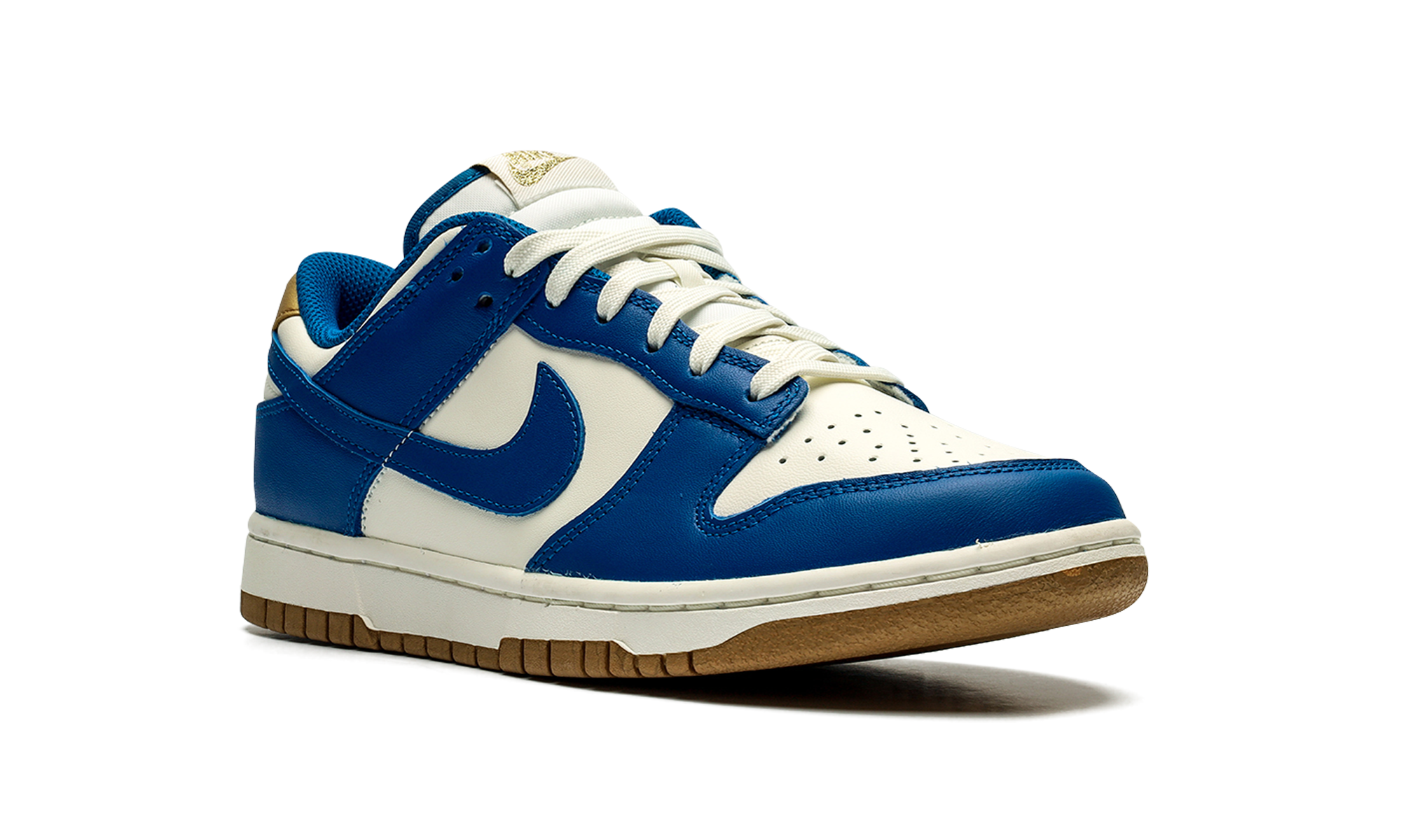 nike dunk low kansas city royals women s+FB7173-141+diagnol right view