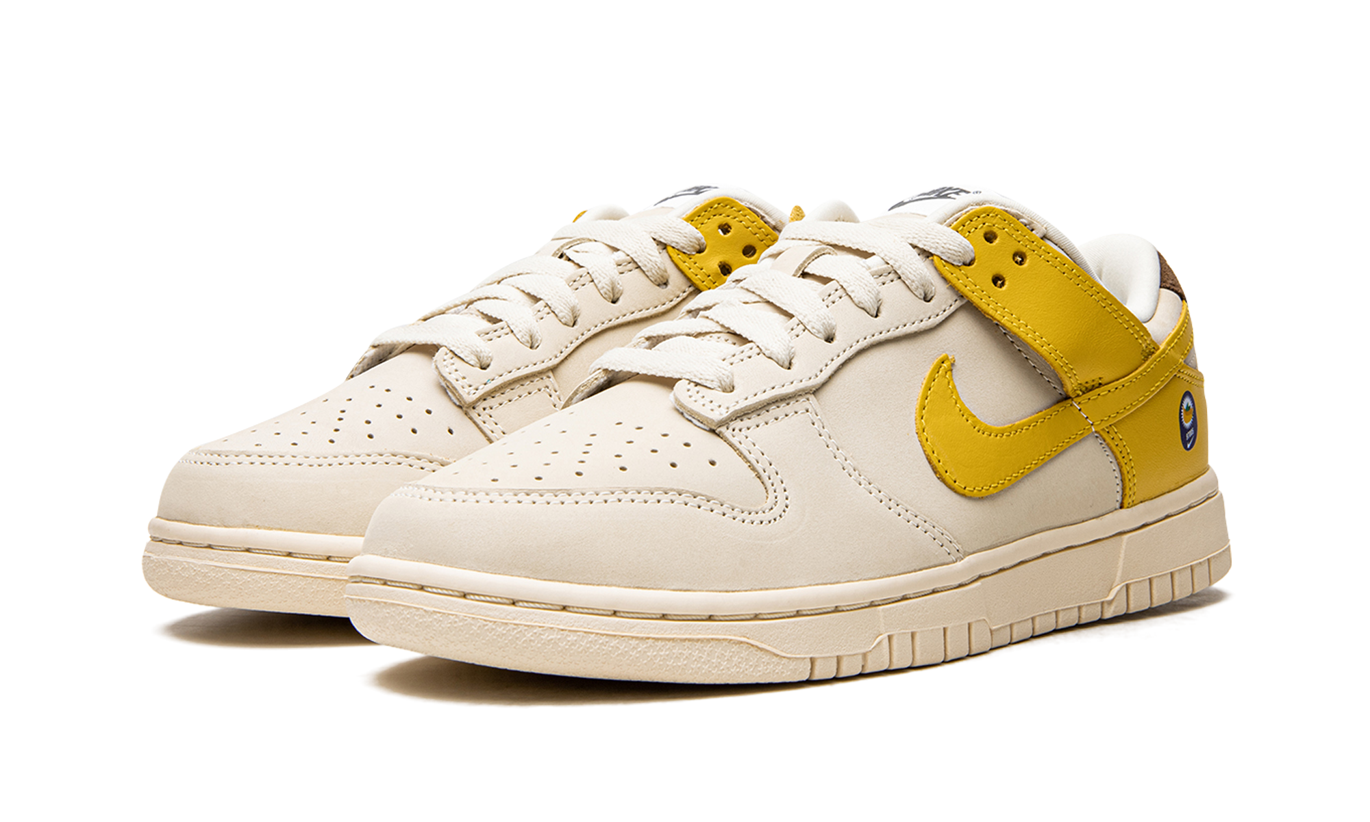 nike dunk low lx banana women s+DR5487-100+diagnol left view