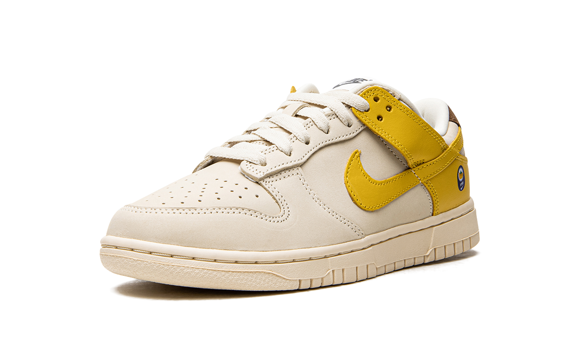 nike dunk low lx banana women s+DR5487-100+left diagnol single view