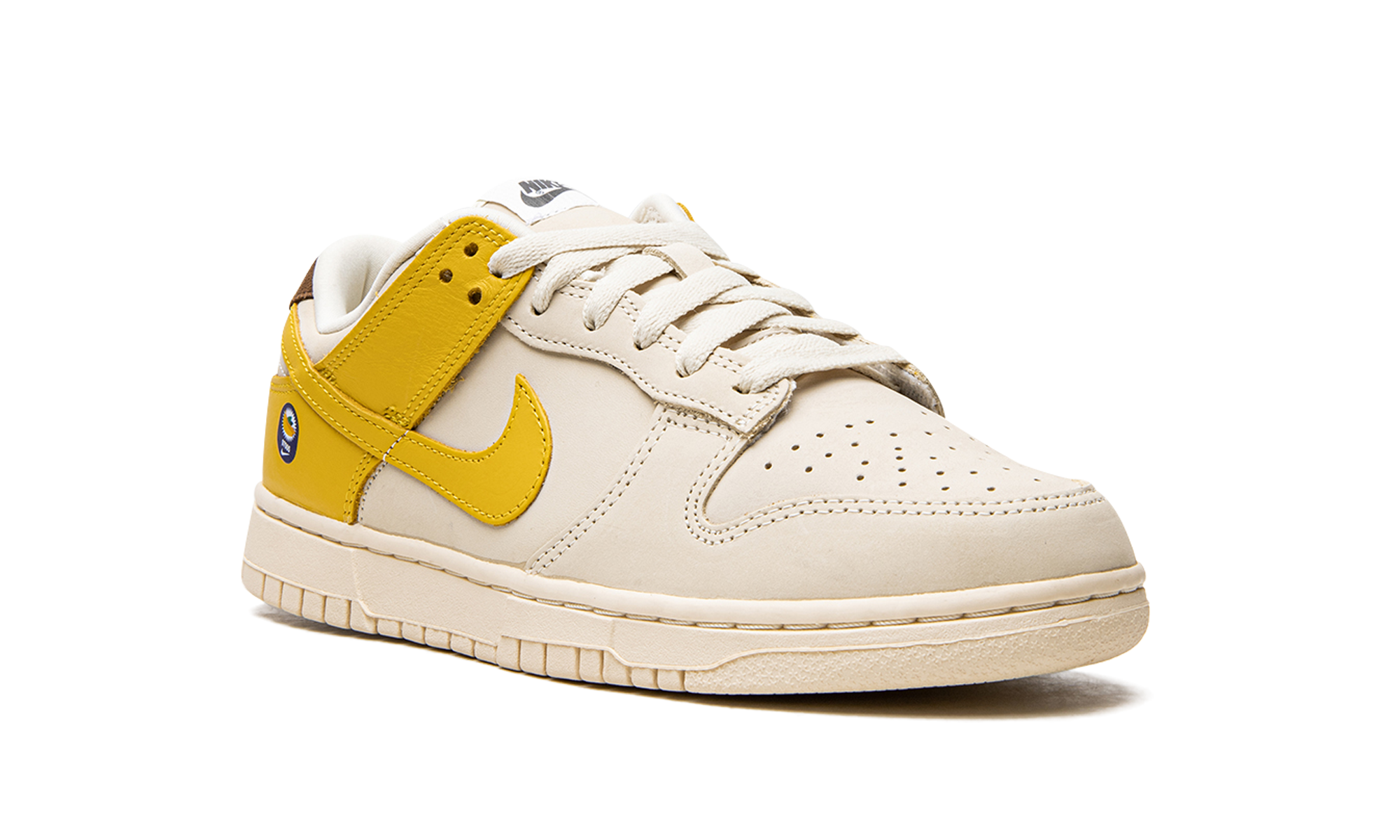 nike dunk low lx banana women s+DR5487-100+diagnol right view