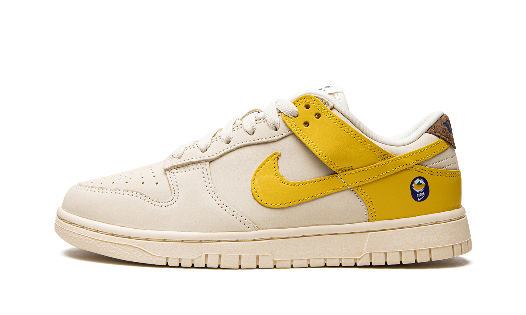 nike dunk low lx banana women s+DR5487-100+diagnol right view 1