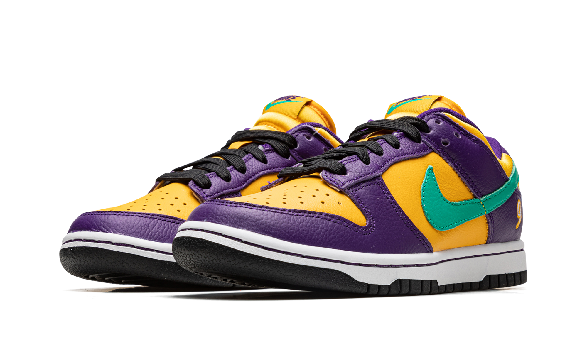 nike dunk low lx lisa leslie women s+DO9581-500+diagnol left view