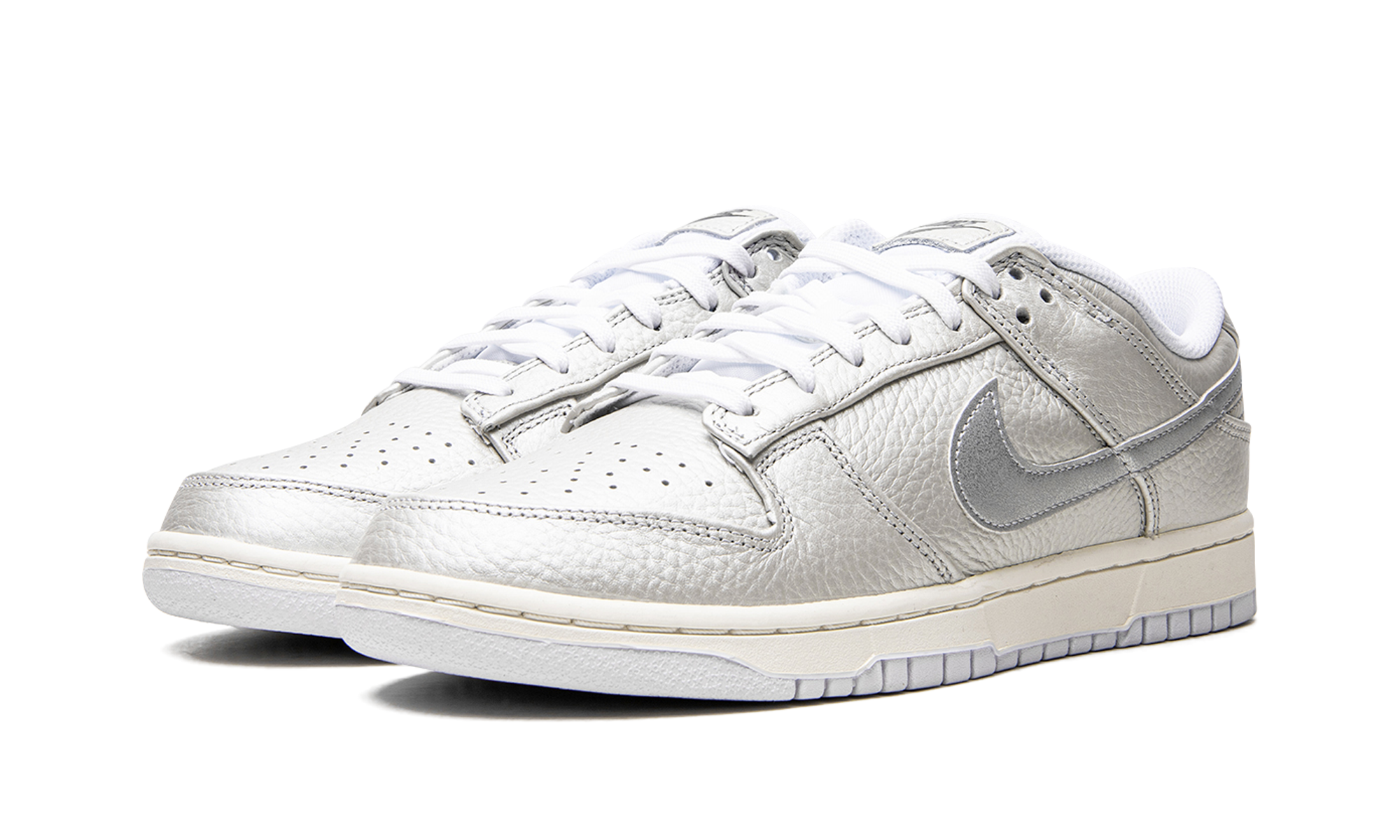 nike dunk low metallic silver+DX3197-095+diagnol left view
