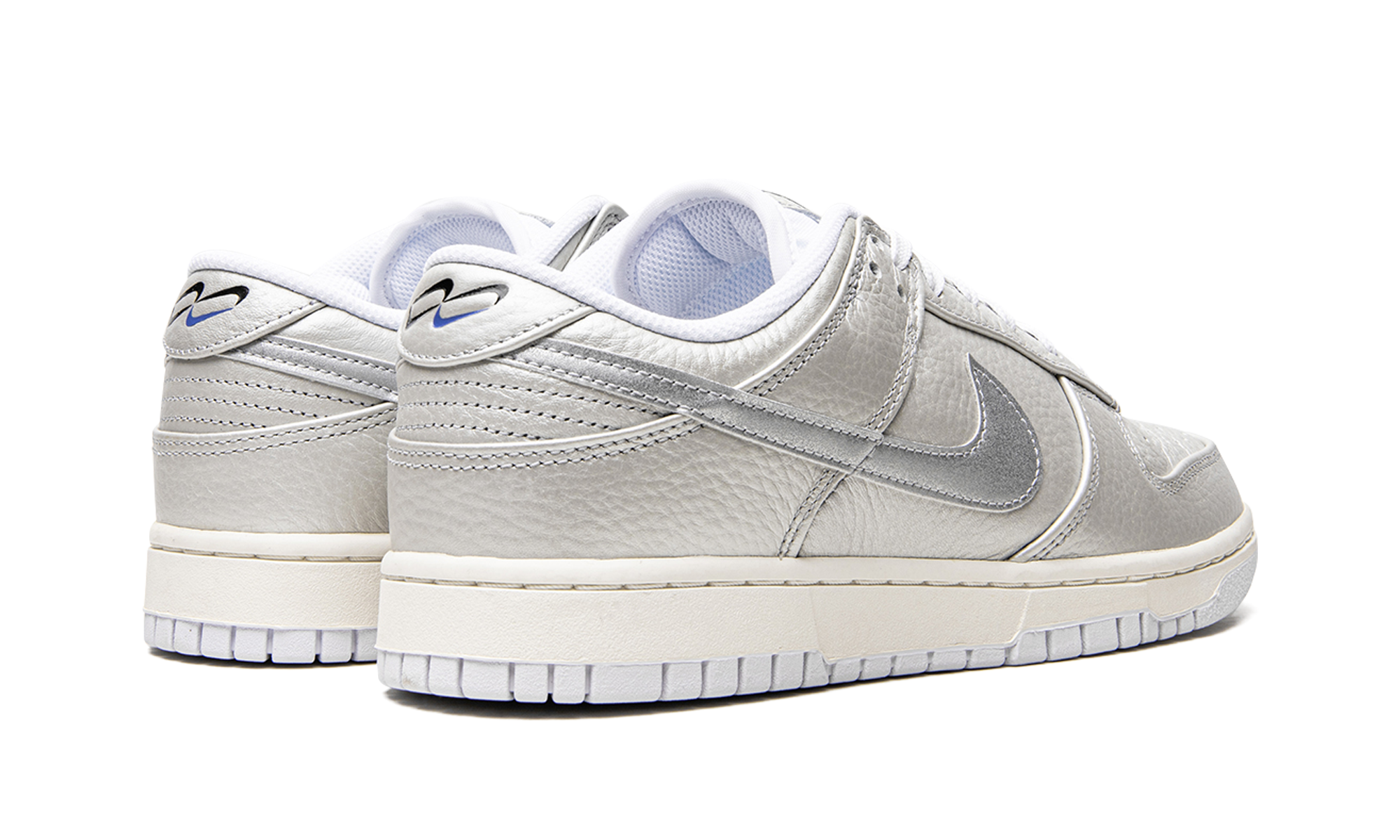 nike dunk low metallic silver+DX3197-095+diagnol right behind view