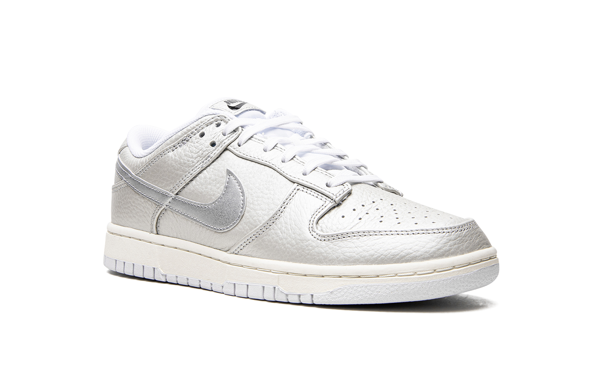 nike dunk low metallic silver+DX3197-095+diagnol right view