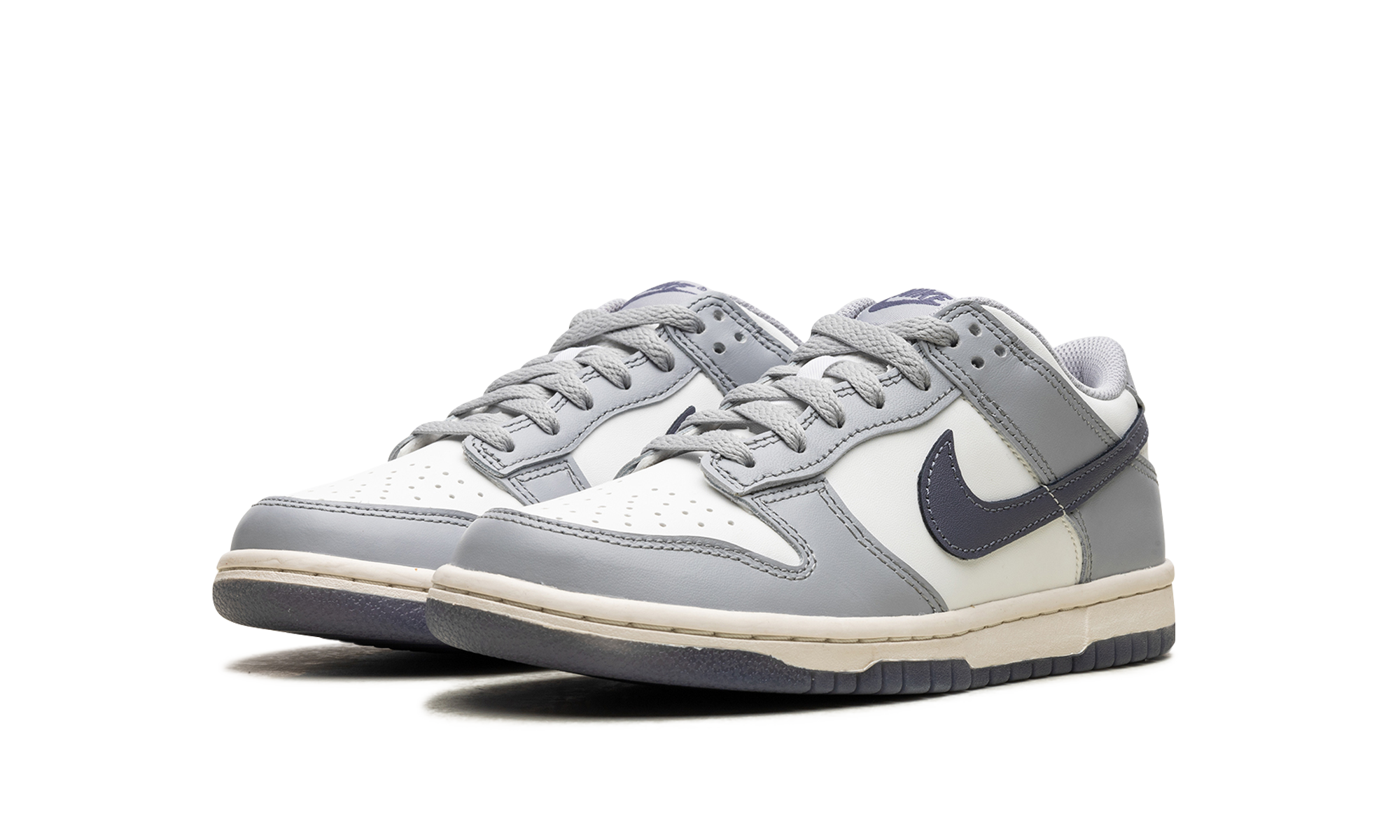 nike dunk low platinum tint light carbon gs+FB9109-101+diagnol left view