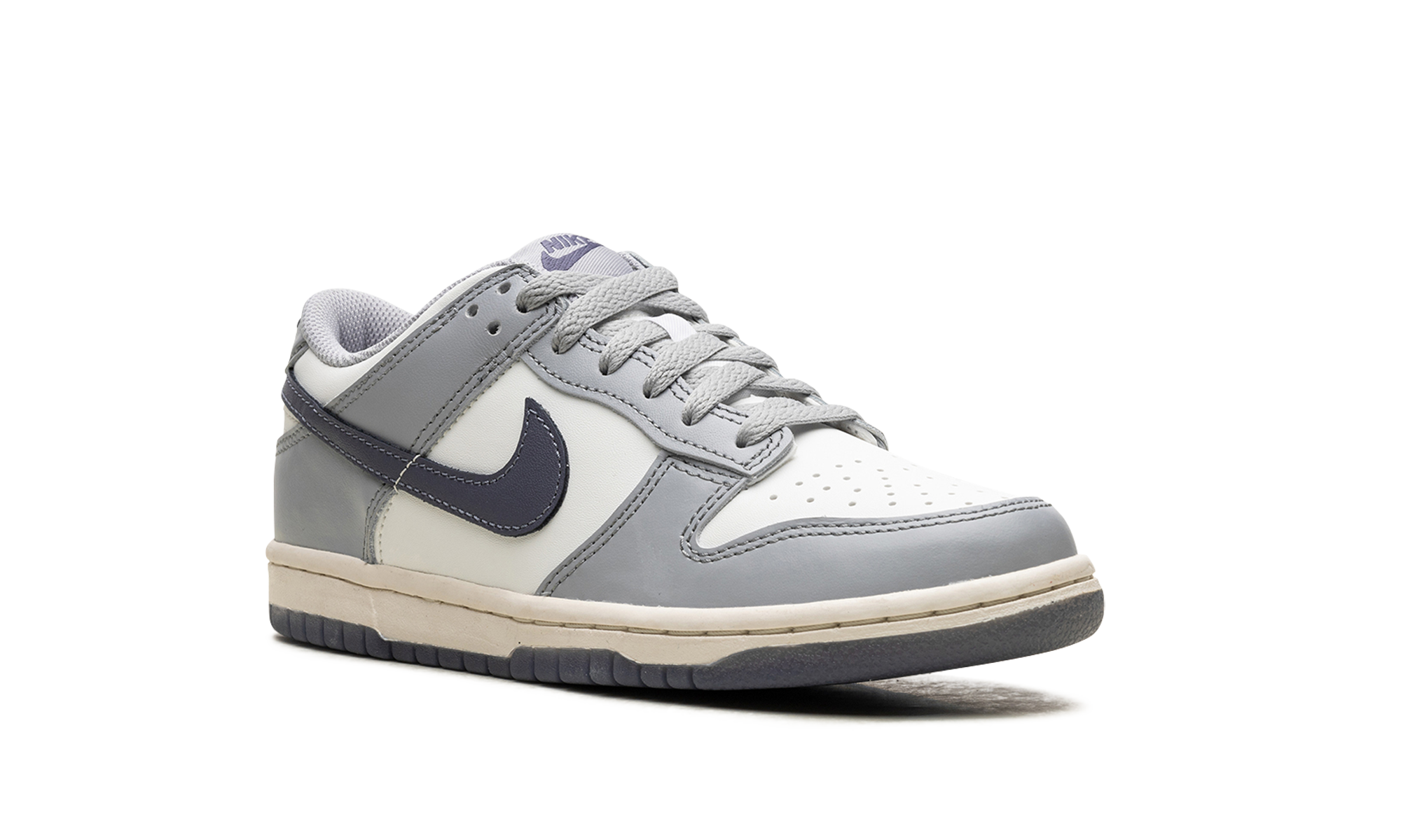nike dunk low platinum tint light carbon gs+FB9109-101+diagnol right view