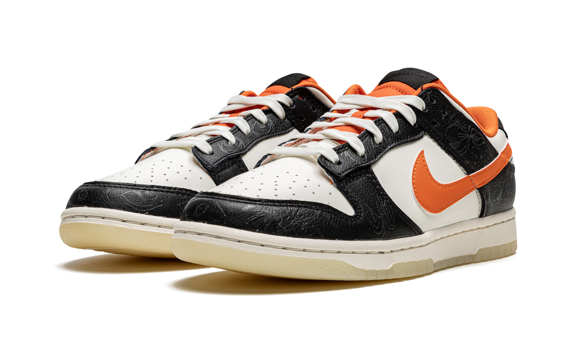 nike dunk low prm halloween 2021+DD3357-100+diagnol left view