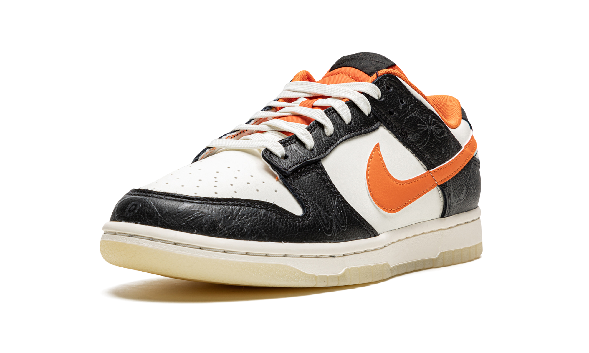 nike dunk low prm halloween 2021+DD3357-100+left diagnol single view