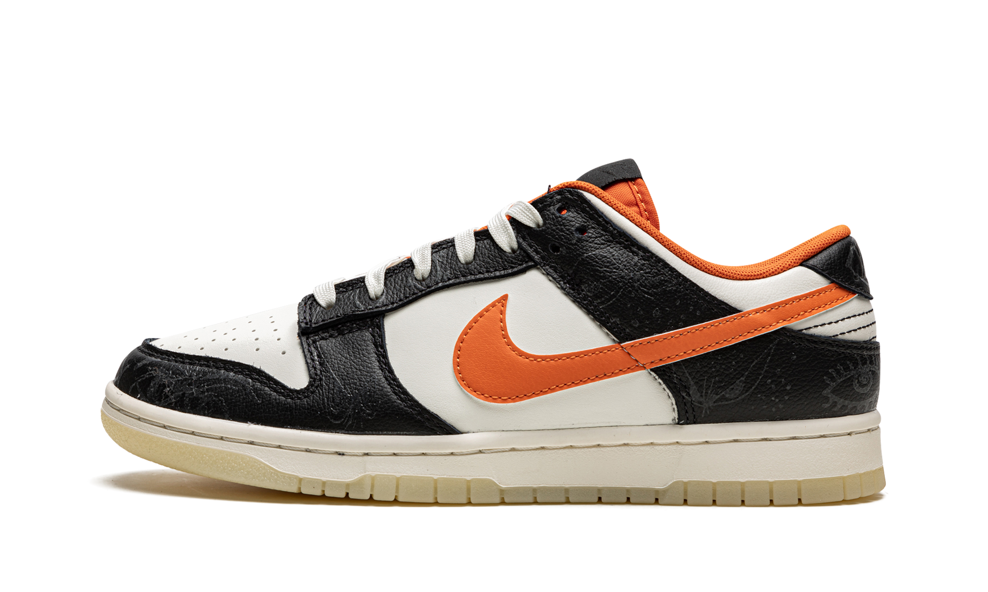 nike dunk low prm halloween 2021+DD3357-100+diagnol right view 1