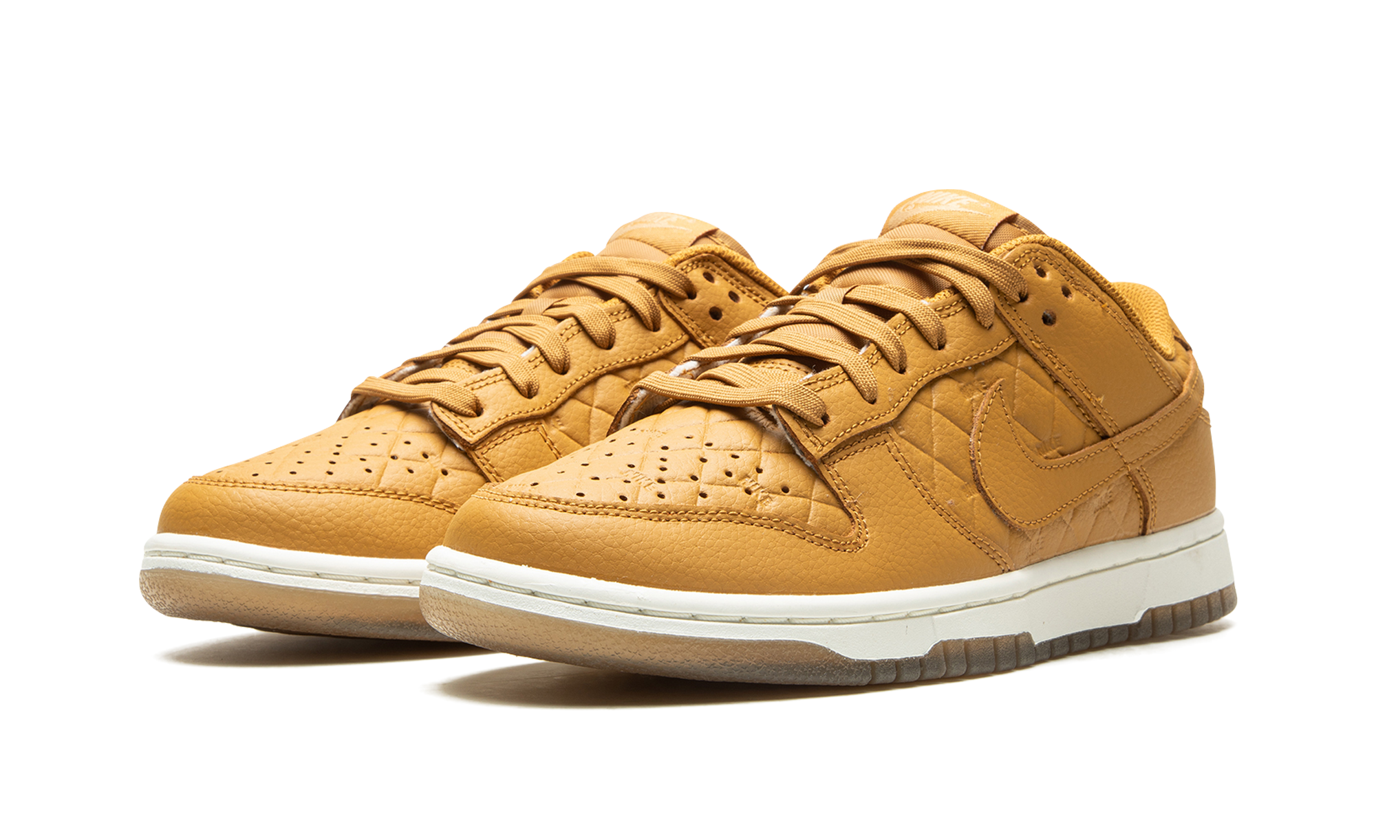 nike dunk low quilted wheat women s+DX3374-700+diagnol left view