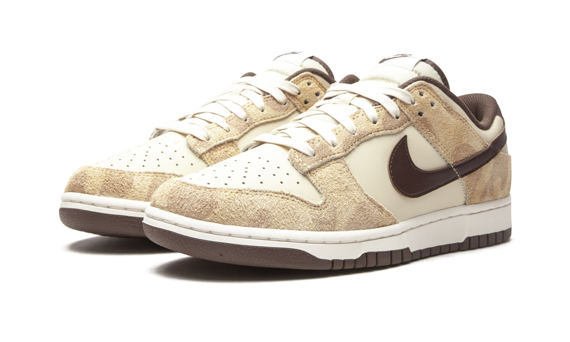 nike dunk low retro prm animal pack giraffe cheetah+DH7913-200+diagnol left view
