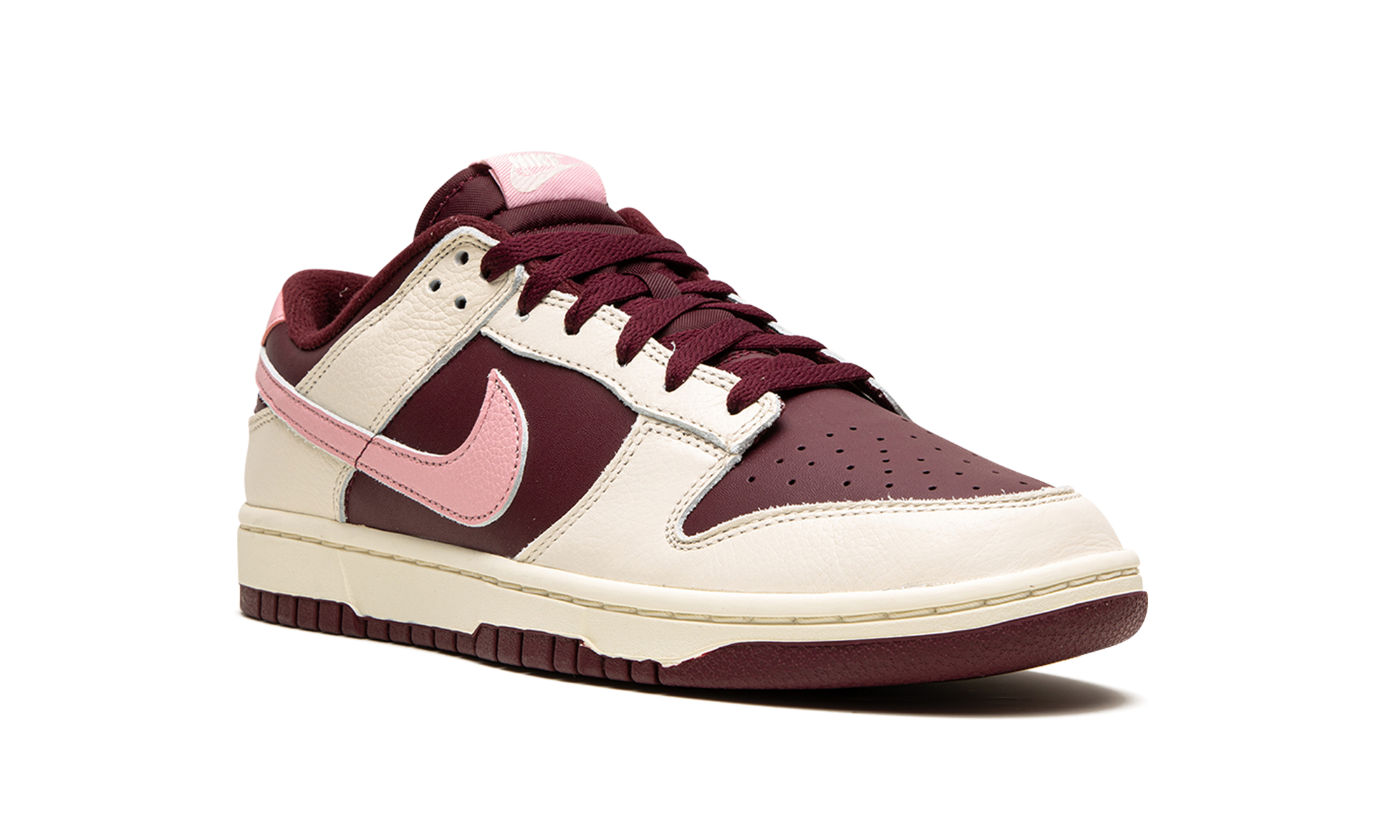 nike dunk low retro prm valentine s day 2023+DR9705-100+diagnol right view