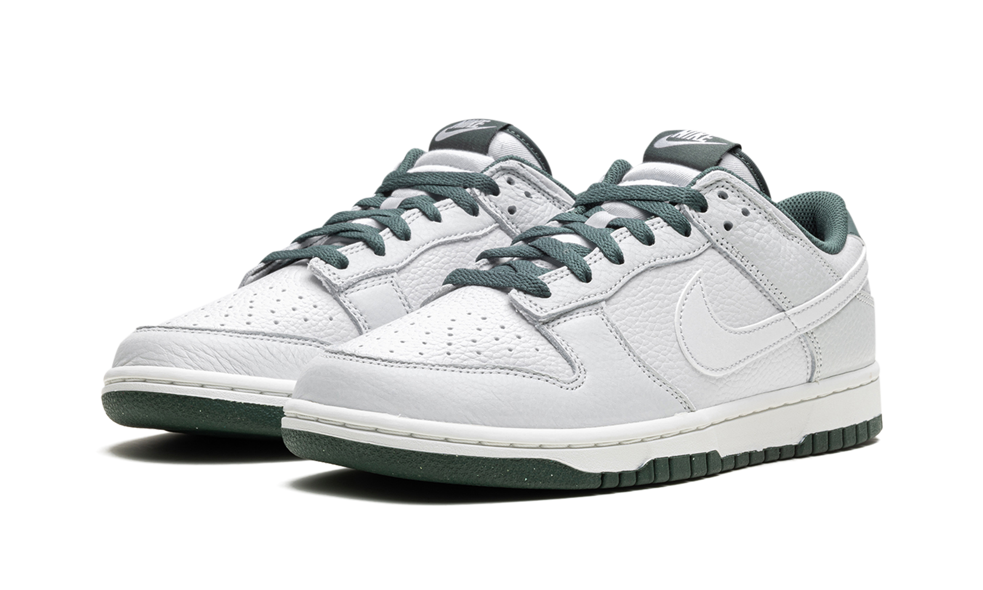 nike dunk low retro se photon dust vintage green+HF2874-001+diagnol left view