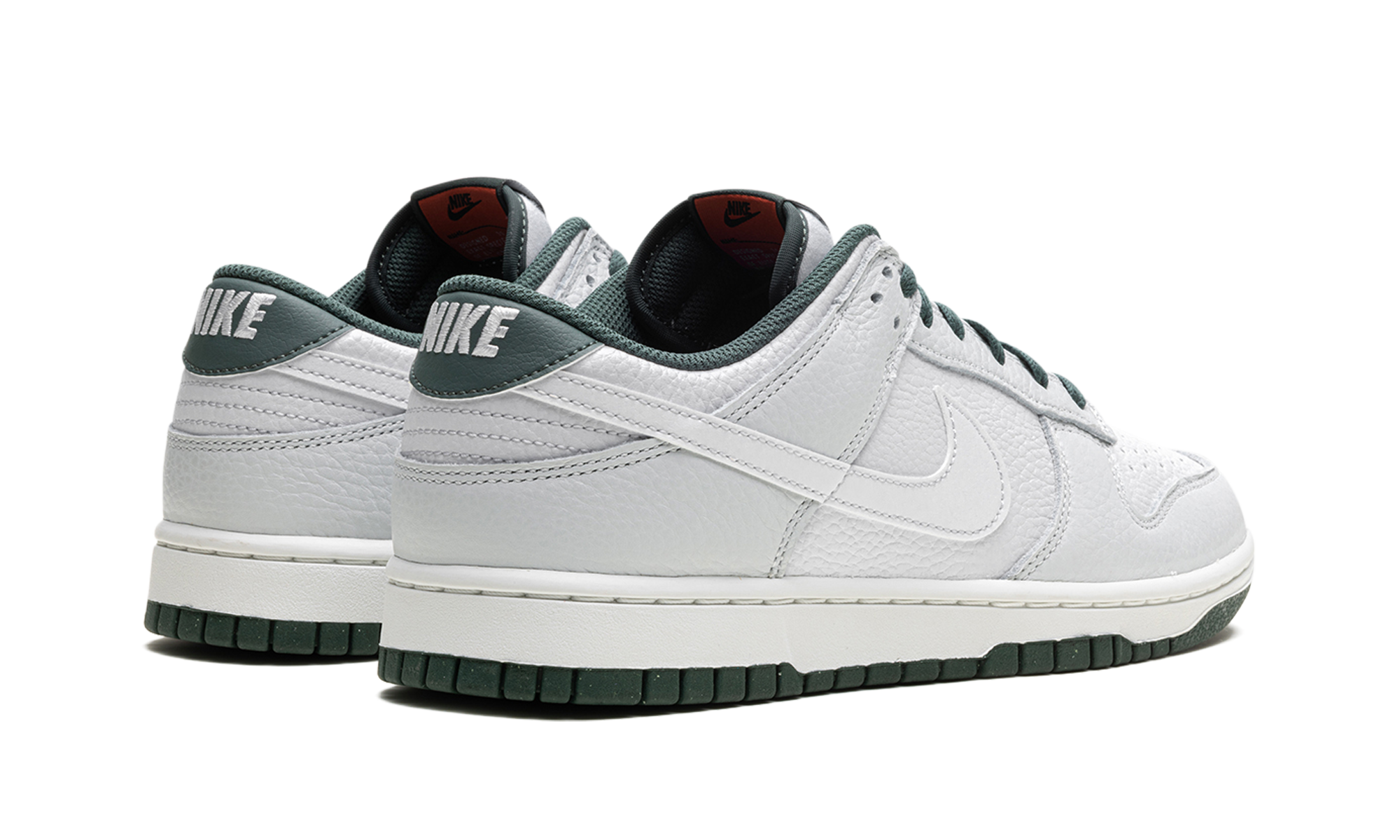 nike dunk low retro se photon dust vintage green+HF2874-001+diagnol right behind view
