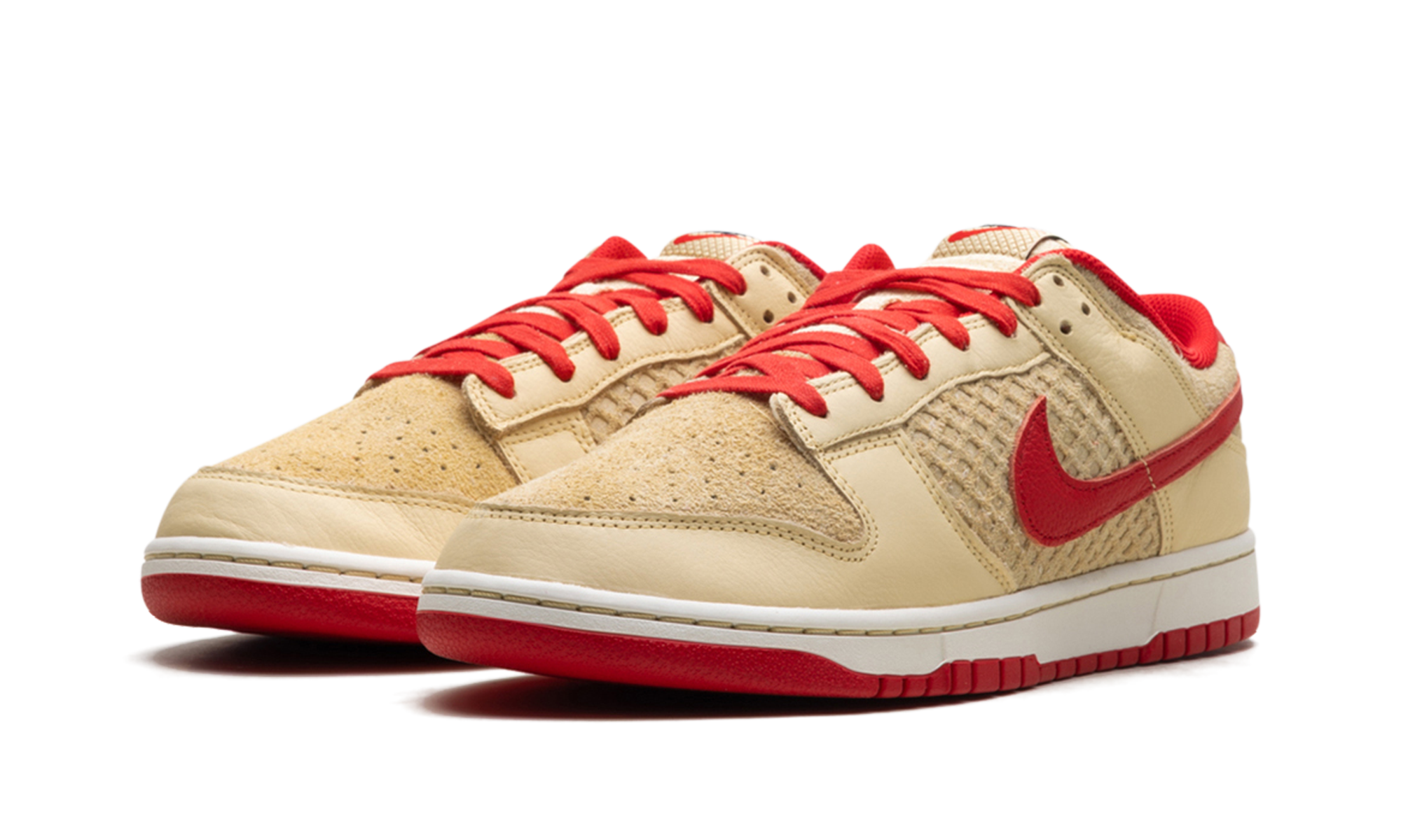 nike dunk low retro se strawberry waffle+HJ9100-294+diagnol left view
