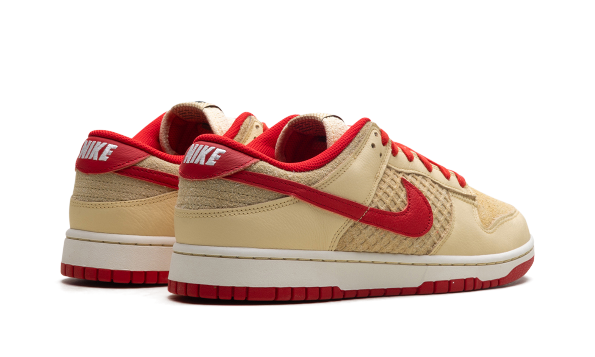 nike dunk low retro se strawberry waffle+HJ9100-294+diagnol right behind view