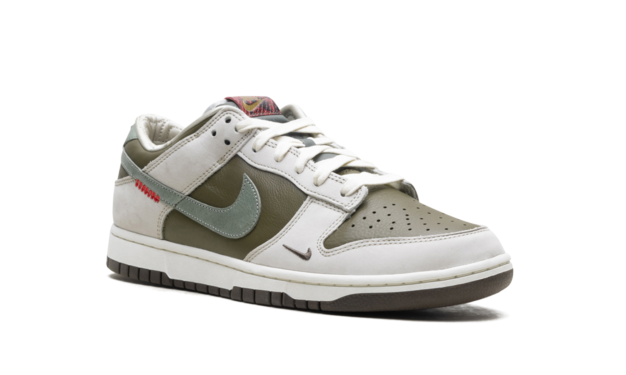 nike dunk low retro year of the snake 2025+HV5980-231+diagnol right view