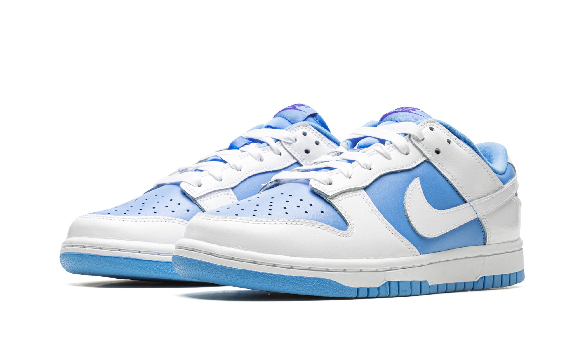nike dunk low reverse unc women s+DJ9955-101+diagnol left view