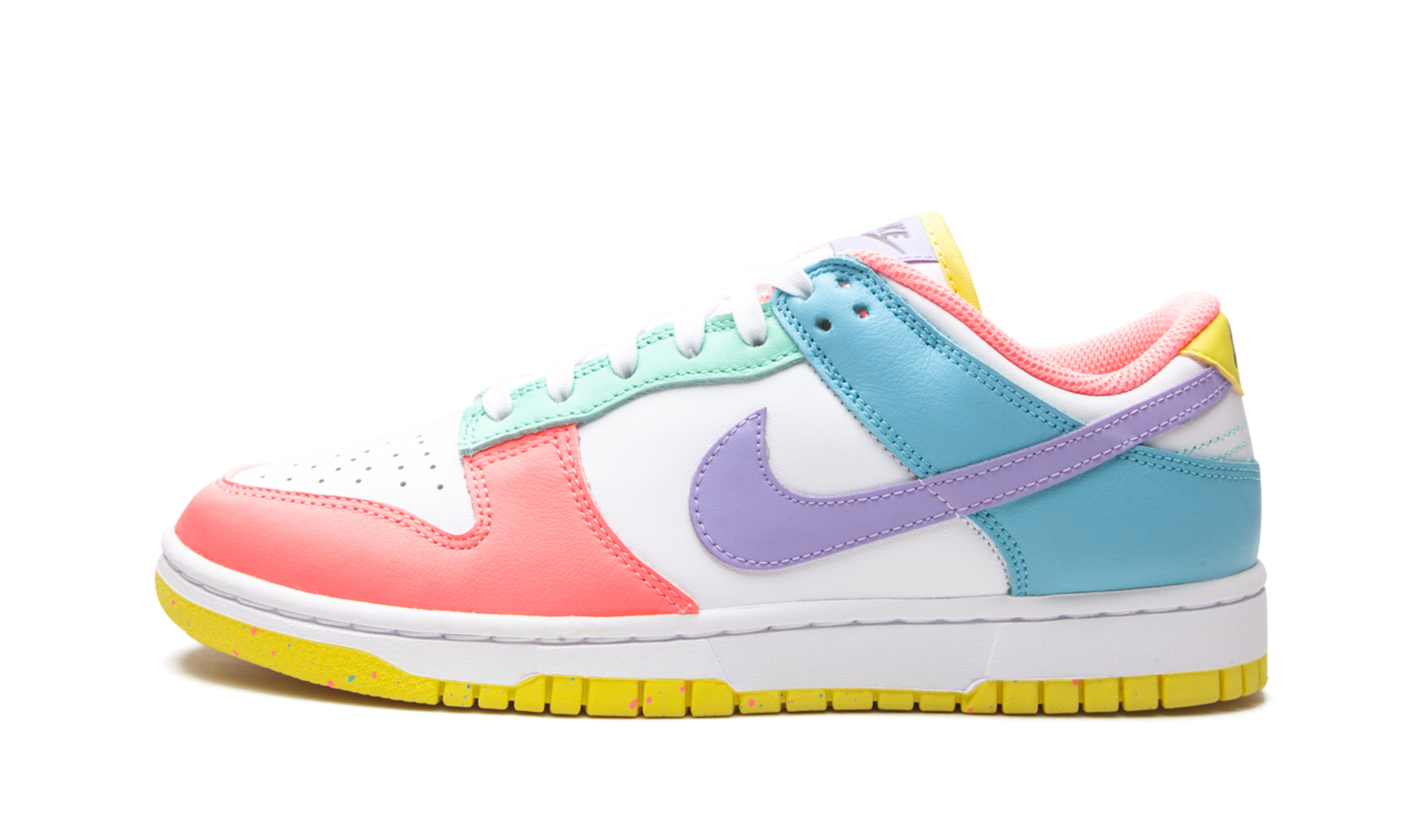 nike dunk low se easter candy women s+DD1872-100+diagnol right view 1