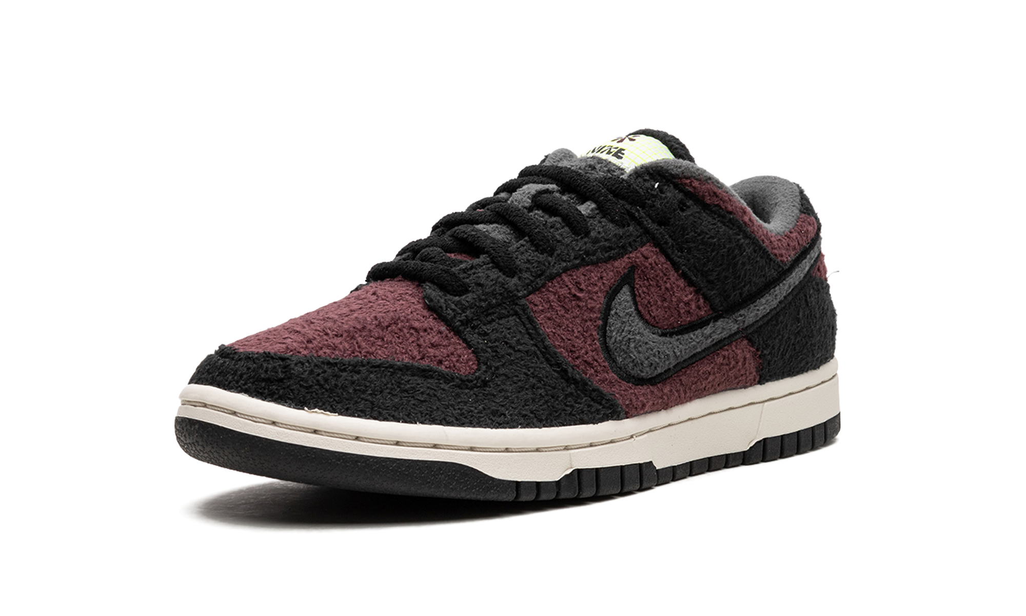 nike dunk low se fleece pack burgundy crush women s+DQ7579-600+left diagnol single view