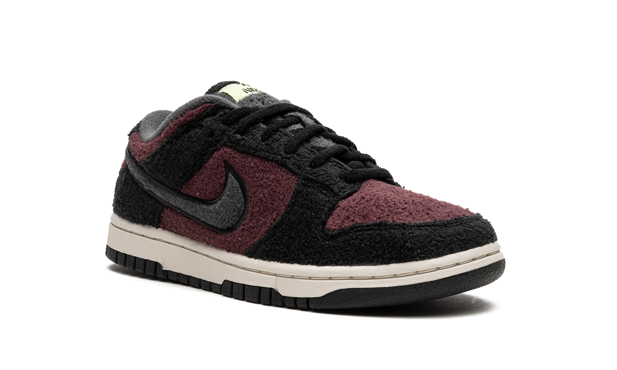 nike dunk low se fleece pack burgundy crush women s+DQ7579-600+diagnol right view