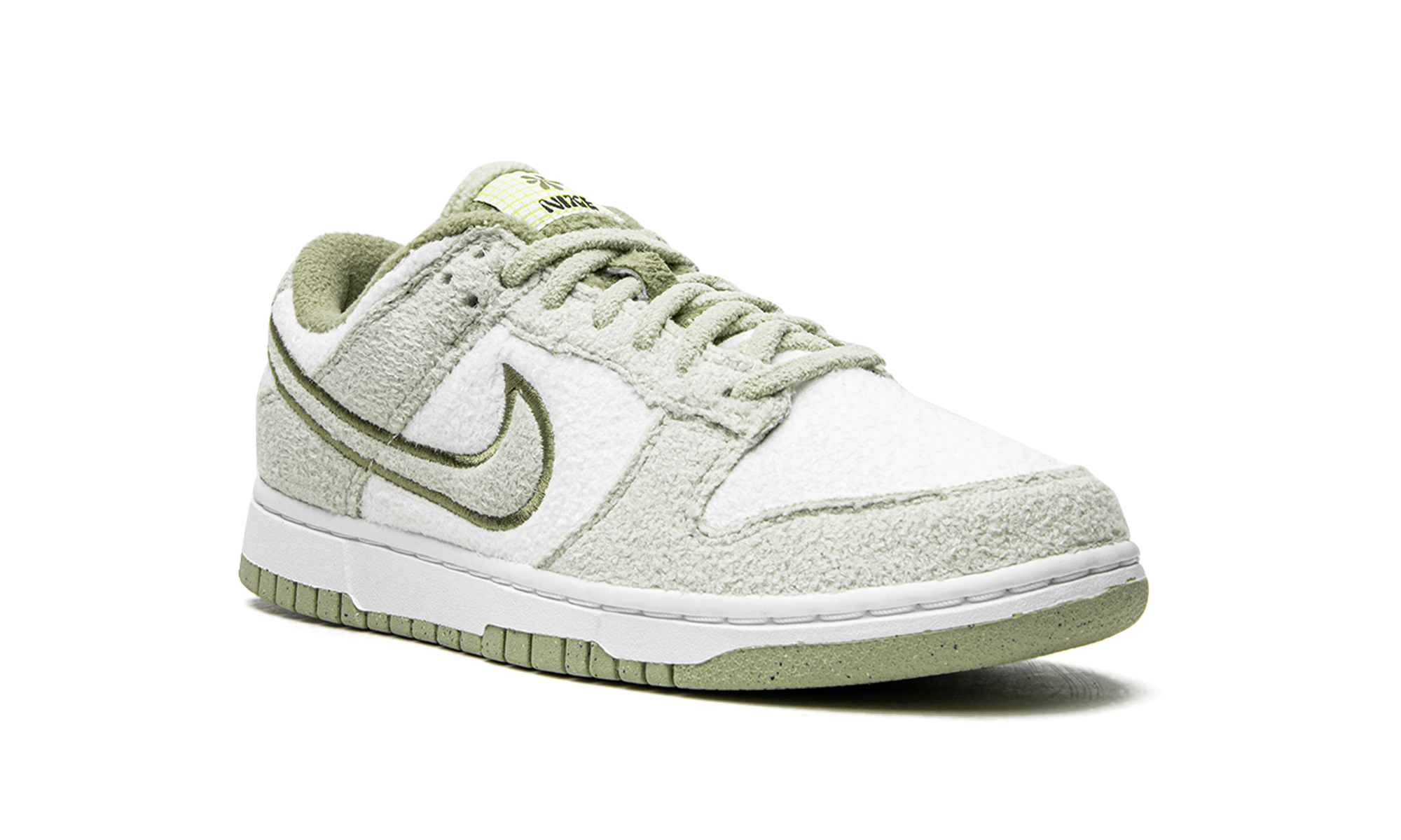nike dunk low se fleece pack honeydew women s+DQ7579-300+diagnol right view