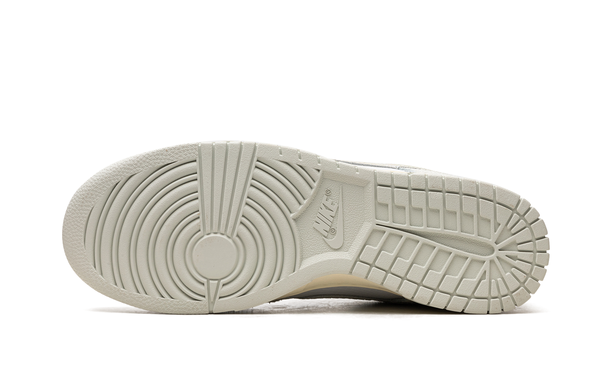 nike dunk low se gone fishing chinook salmon+DV7210-001+bottom view