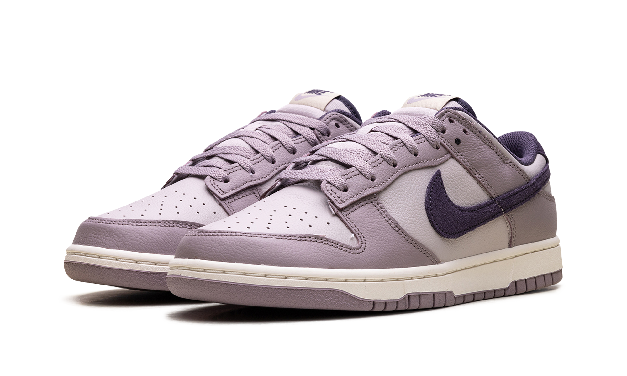 nike dunk low se light violet ore+HQ3642-202+diagnol left view