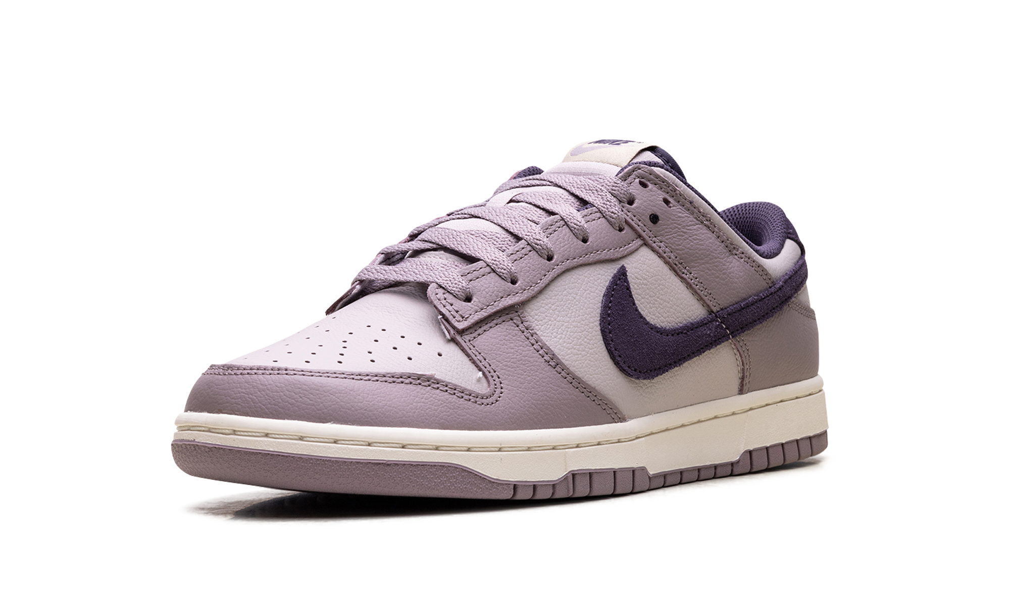 nike dunk low se light violet ore+HQ3642-202+left diagnol single view