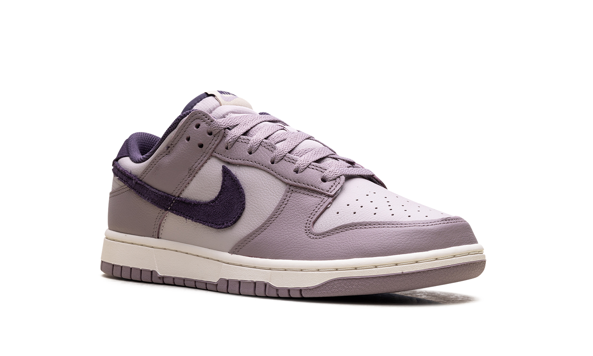 nike dunk low se light violet ore+HQ3642-202+diagnol right view