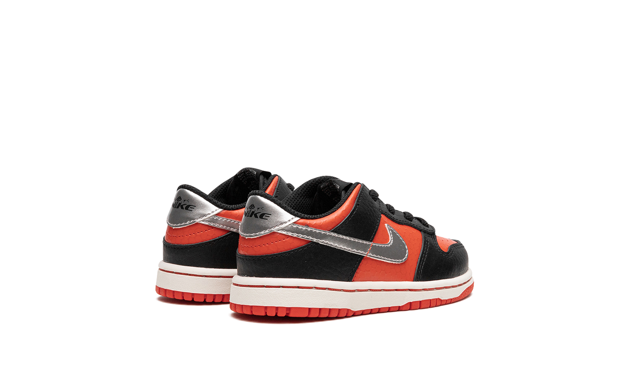 nike dunk low se martian td+DV1987-001+diagnol right behind view