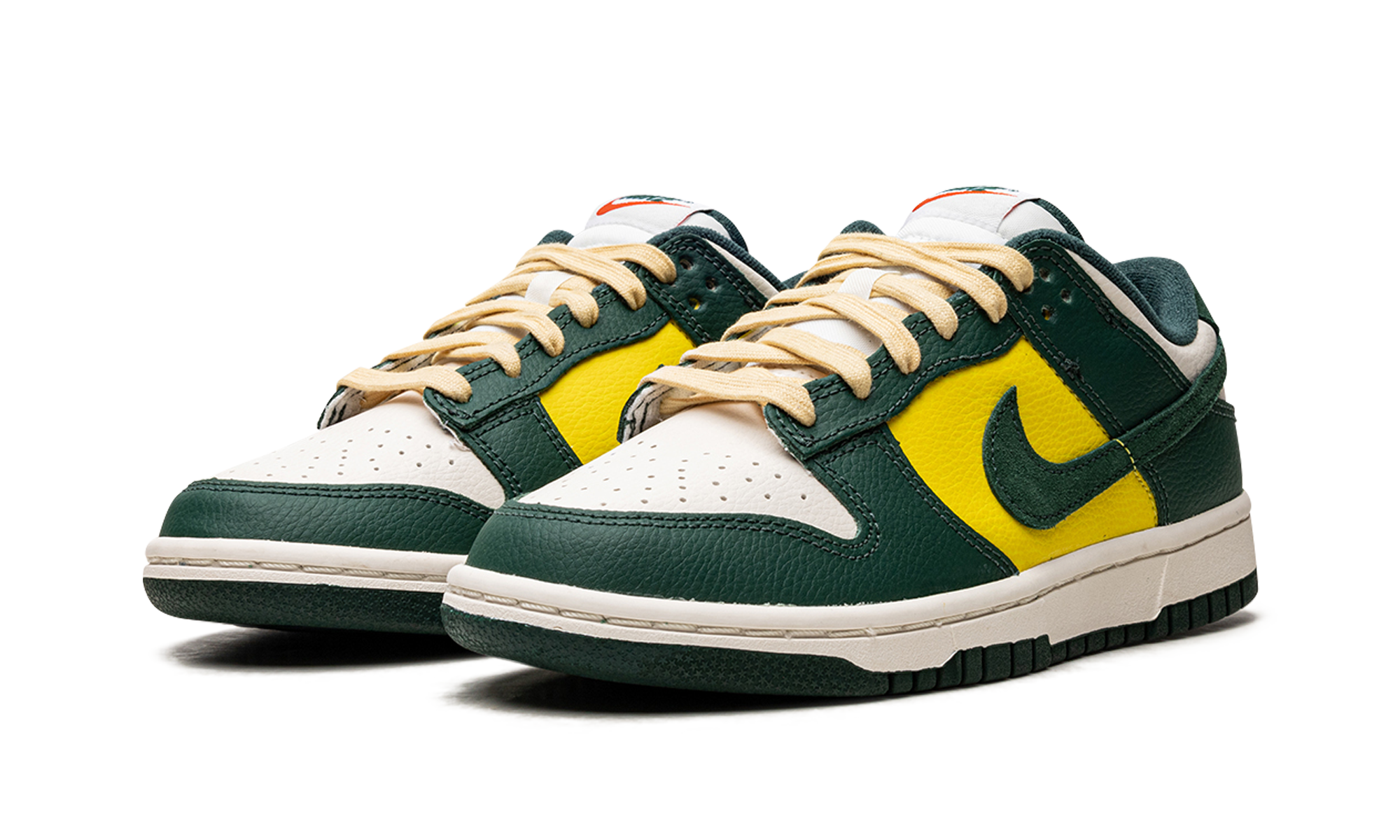 nike dunk low se noble green women s+FD0350-133+diagnol left view