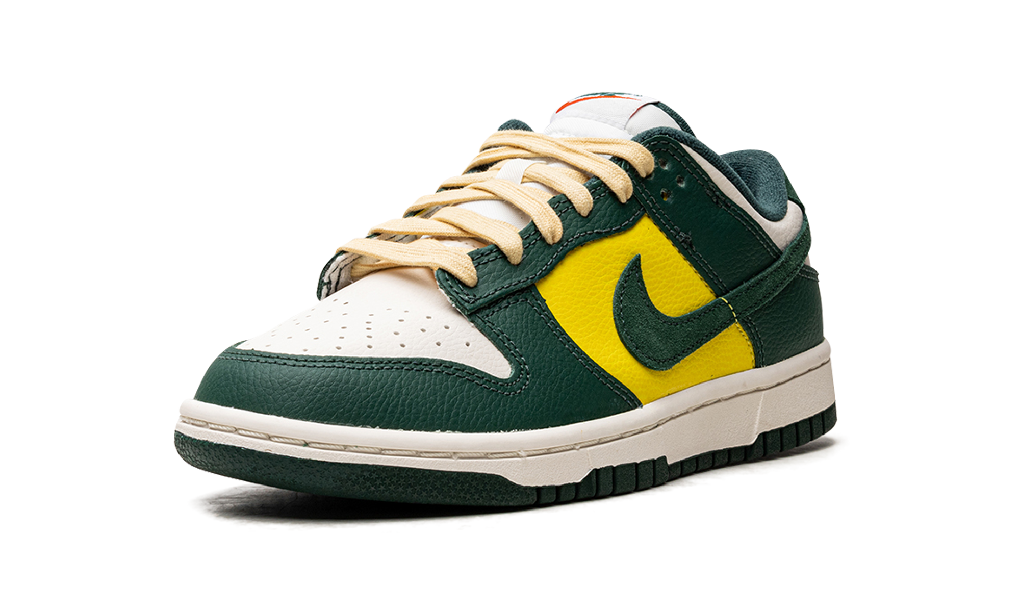 nike dunk low se noble green women s+FD0350-133+left diagnol single view