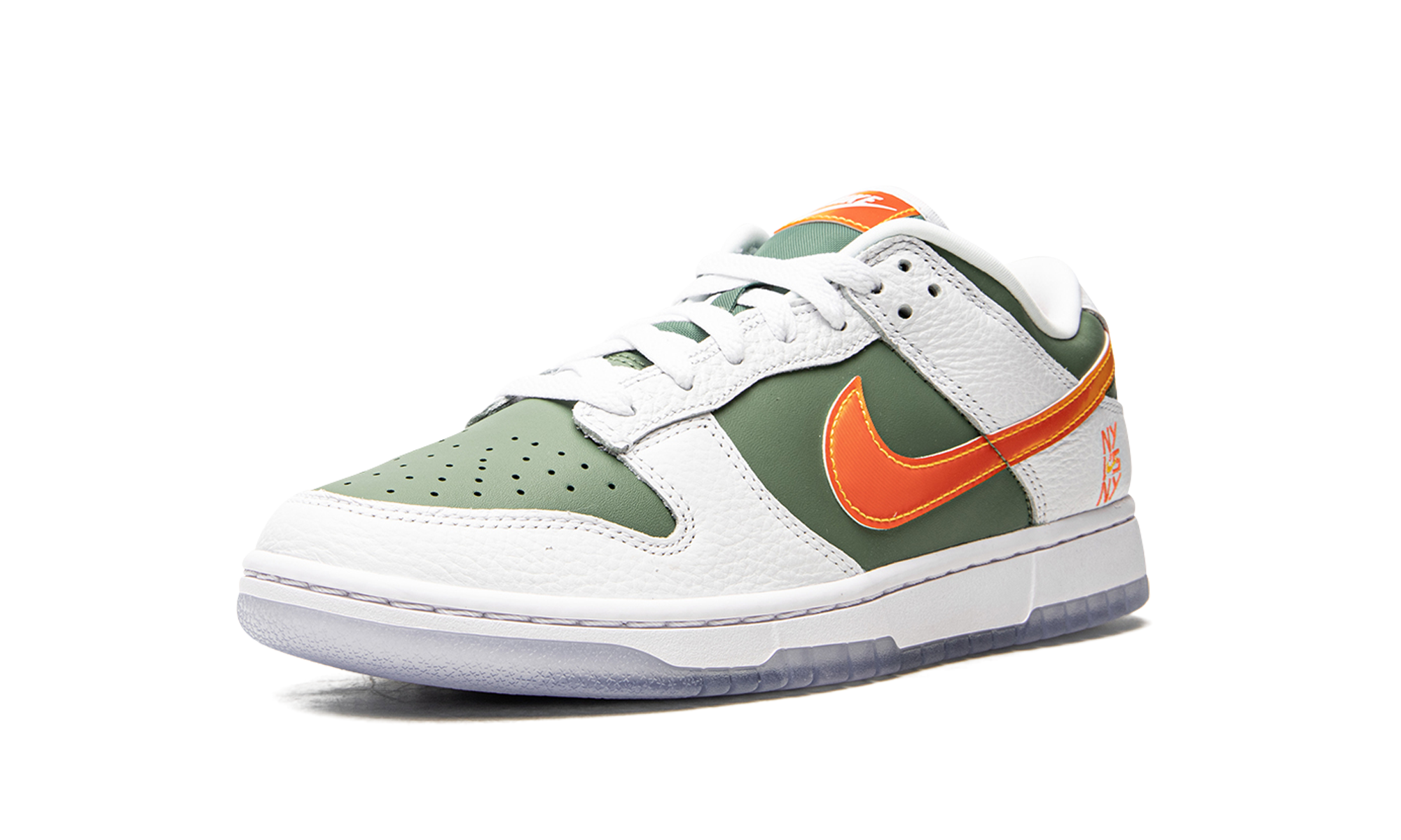 nike dunk low se ny vs ny+DN2489-300+left diagnol single view