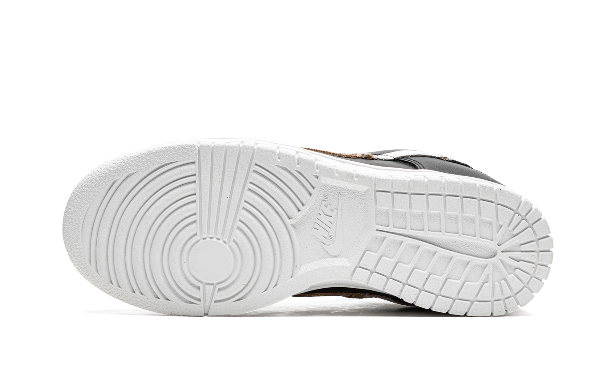 nike dunk low se primal black women s+DD7099-001+bottom view
