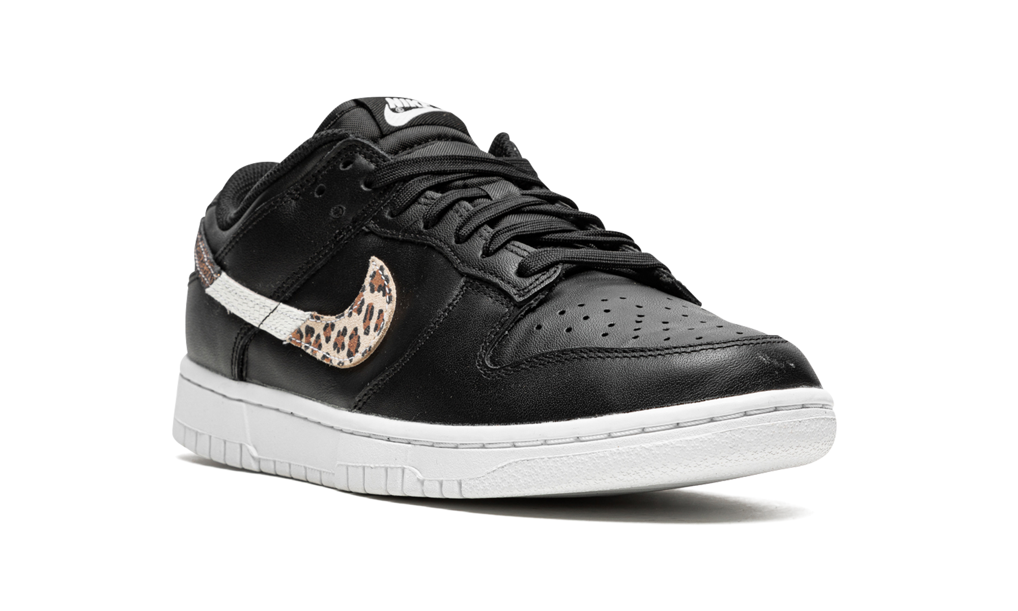 nike dunk low se primal black women s+DD7099-001+diagnol right view