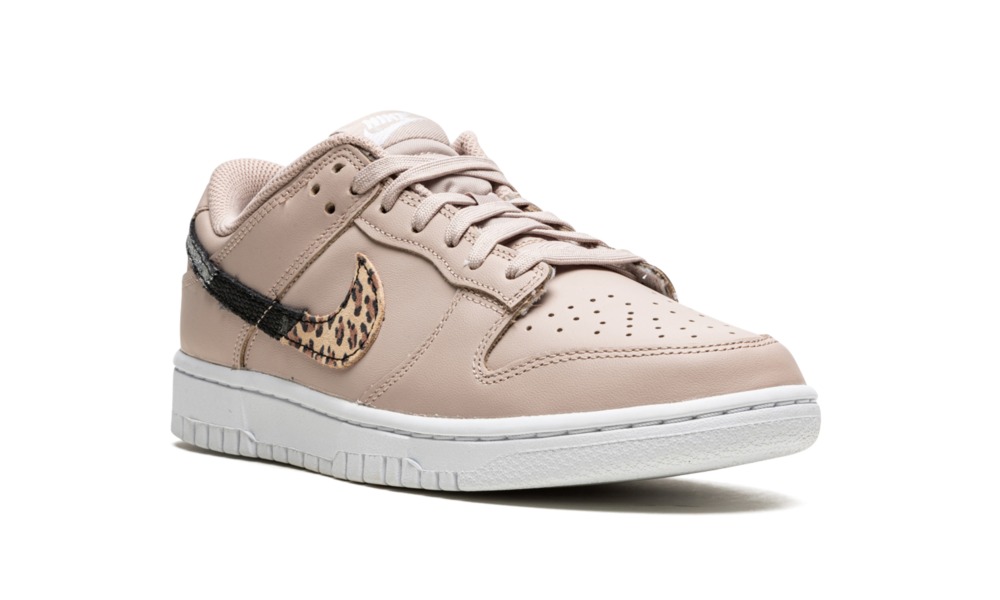 nike dunk low se primal pink women s+DD7099-200+diagnol right view