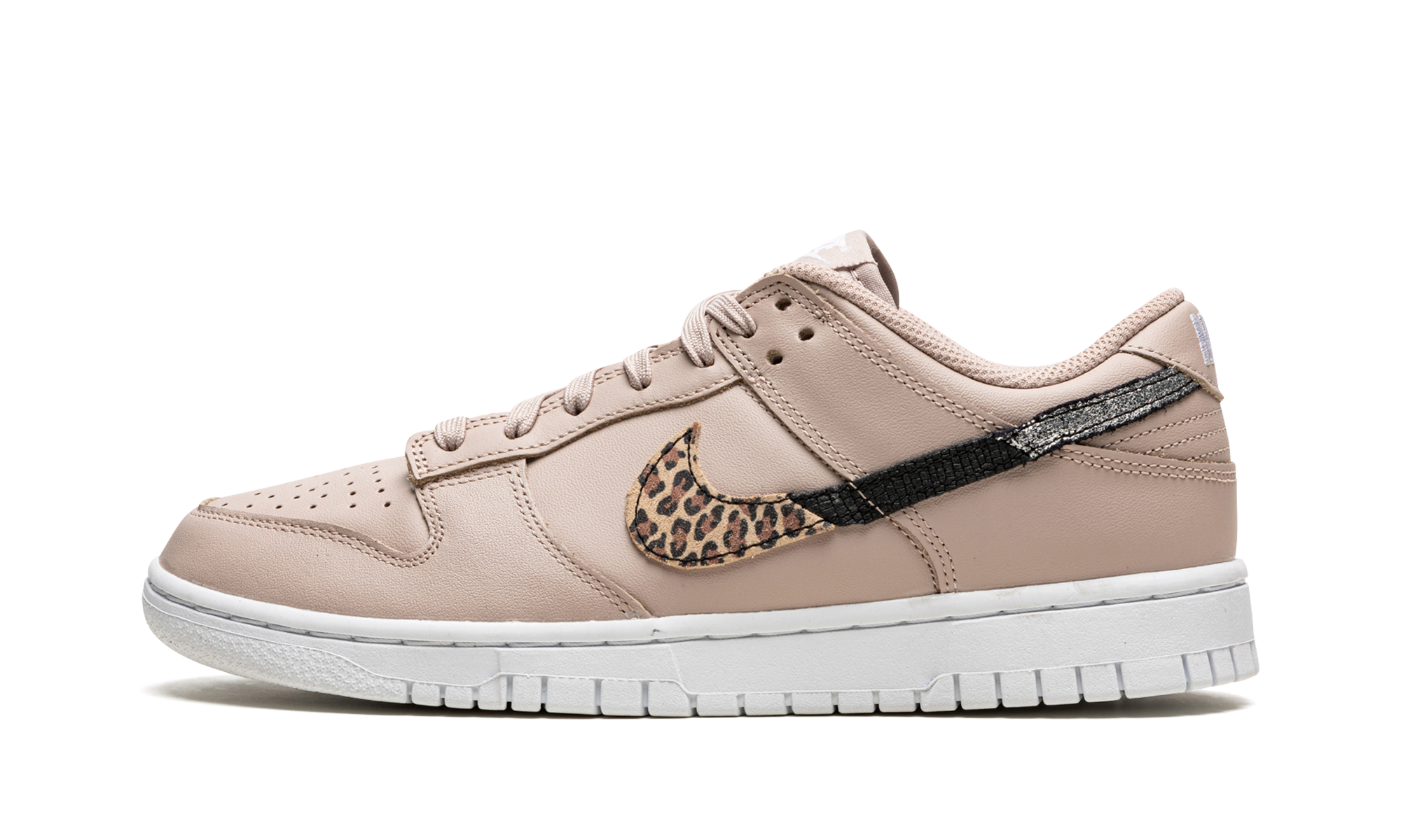 nike dunk low se primal pink women s+DD7099-200+diagnol right view 1