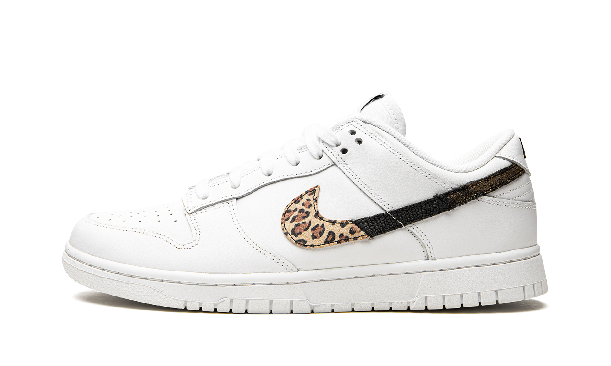 nike dunk low se primal white women s+DD7099-100+diagnol right view 1